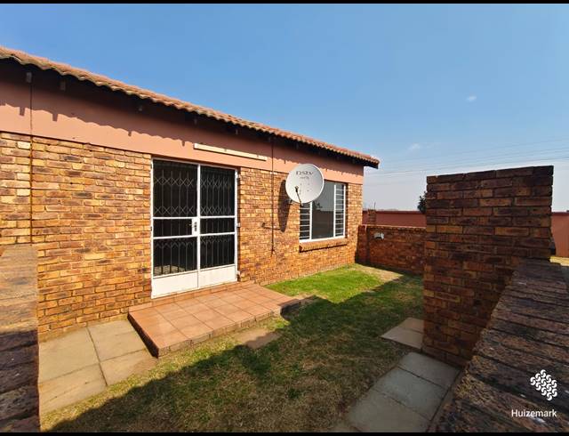 2 BEDROOM TOWNHOUSE TO LET IN VAALPARK